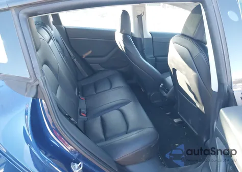 2021 Tesla Model 3 Long Range Dual Motor All-Wheel Drive z USA, uszkodzony, nr VIN 5YJ3E1EB8MF049923